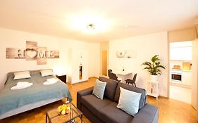 Studio Apartment - Zentral Mit Parkplatz - Balkon